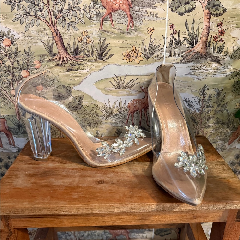 Elegant Clear Floral Embellished Women's Shoes - Picture 4 of 9